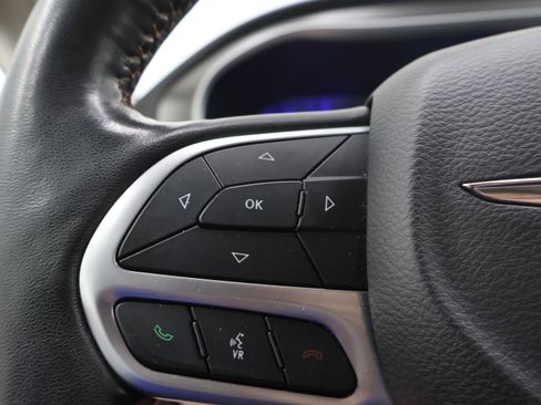 Used 2020 Chrysler Pacifica Touring-L Plus FWD image 16
