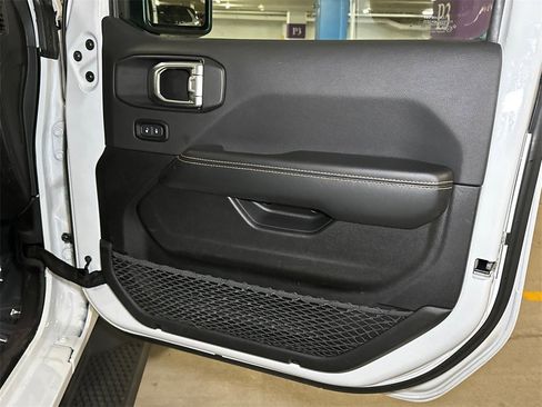 Used 2024 Jeep Wrangler Unlimited Sahara image 12