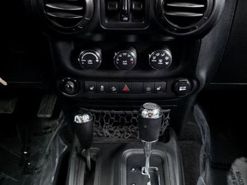 Used 2017 Jeep Wrangler Unlimited Sahara AWD/4WD image 14