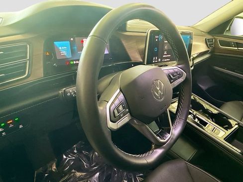 Used 2024 Volkswagen Atlas SE AWD/4WD image 12