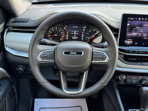 Used 2025 Jeep Compass Limited AWD/4WD image 10