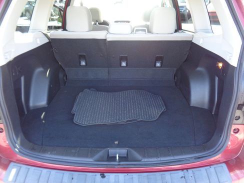 Used 2018 Subaru Forester 2.5i Premium w/ All-Weather Package image 12