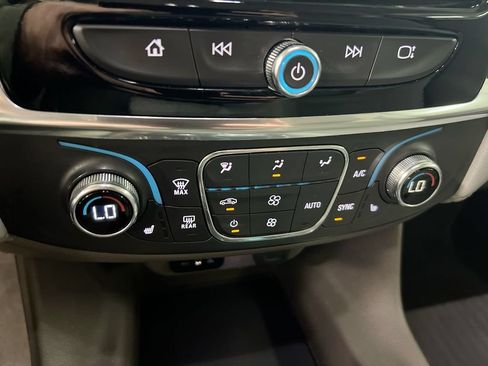 Used 2020 Chevrolet Traverse LT w/ LPO, 'HIT The Road' Package AWD/4WD image 16