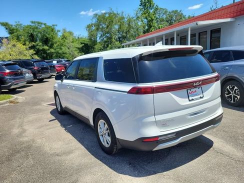 Used 2024 Kia Carnival LX FWD image 3