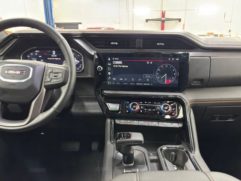 Used 2025 GMC Sierra 1500 AT4 w/ AT4 Premium Package AWD/4WD image 21