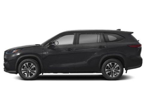 Used 2023 Toyota Highlander XLE image 3