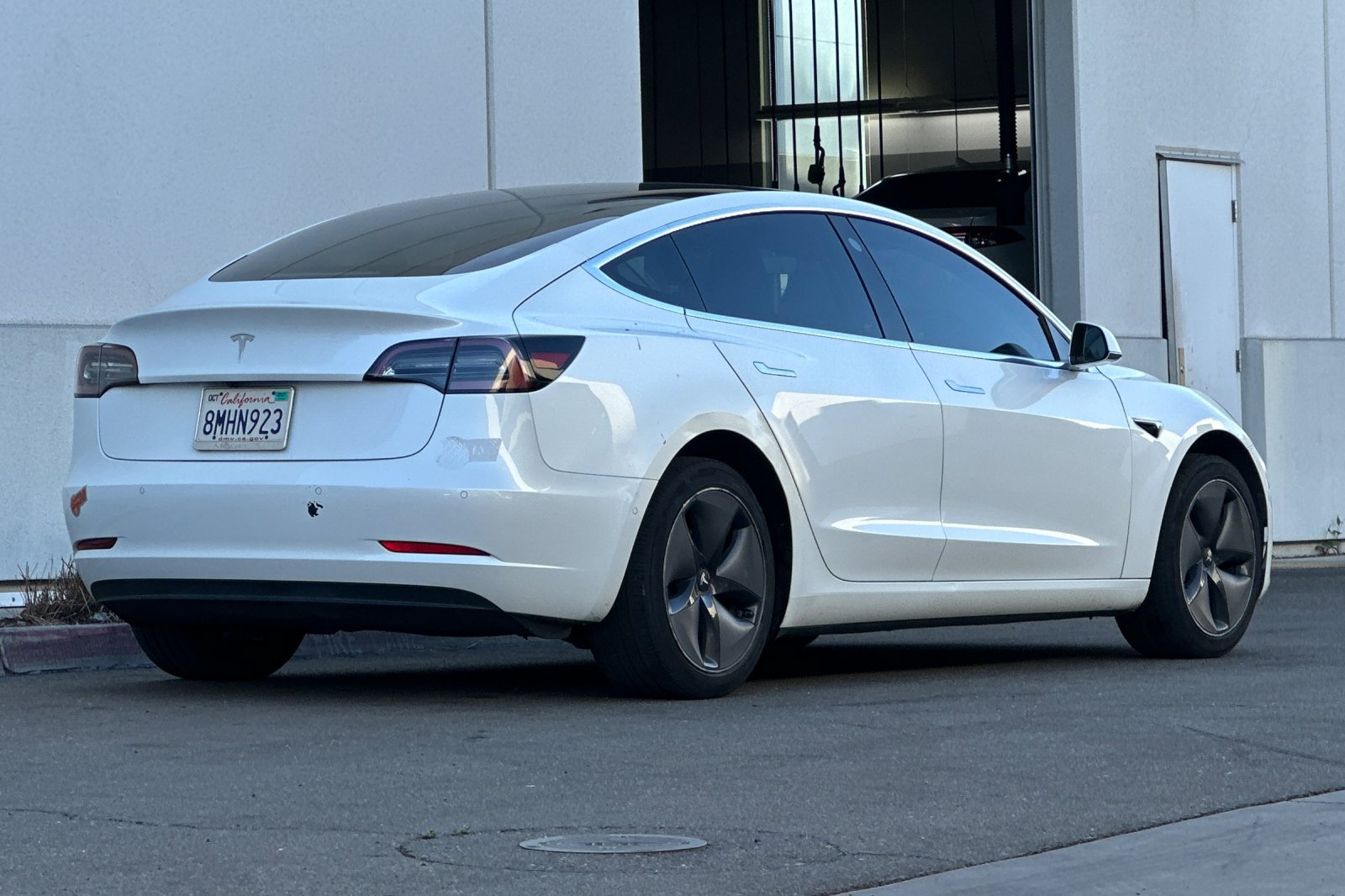 Used 2019 Tesla Model 3 Mid Range RWD image 4