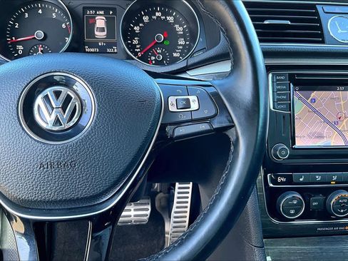 Used 2017 Volkswagen Passat 1.8T SEL Premium image 23