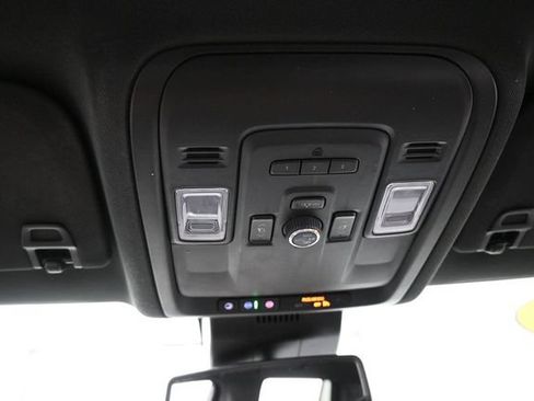 Used 2023 GMC Yukon SLT w/ SLT Luxury Package AWD/4WD image 18