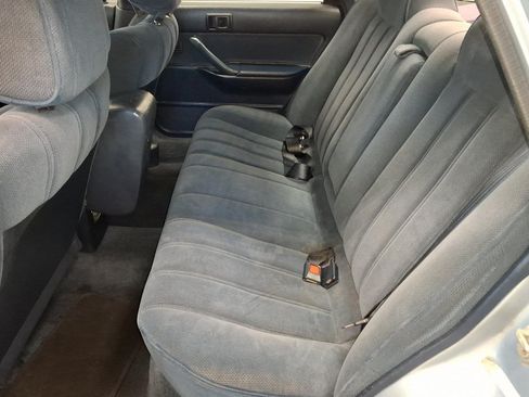 Used 1991 Toyota Camry Deluxe FWD image 17