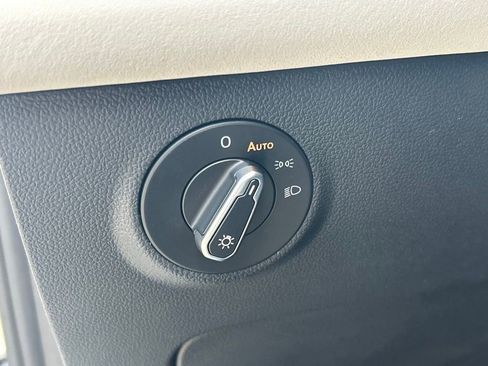 New 2026 Volkswagen Taos SE image 52