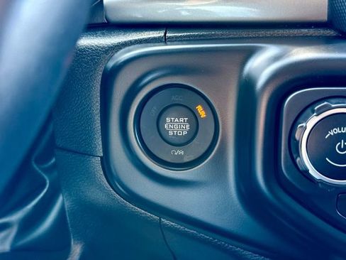 Used 2022 Jeep Gladiator Overland w/ Dual Top Group image 27