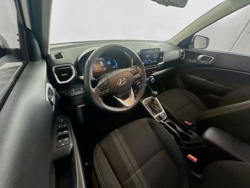 Used 2024 Hyundai Venue SEL image 18