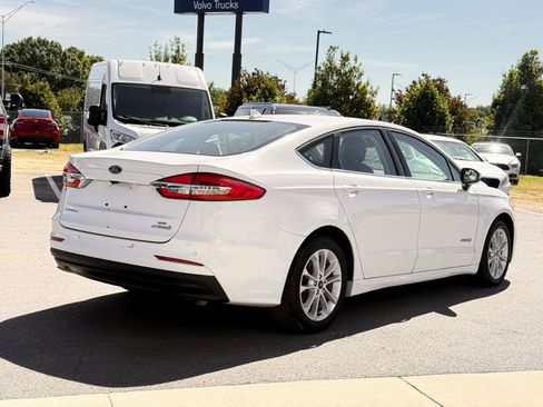 Used 2019 Ford Fusion SE FWD image 6