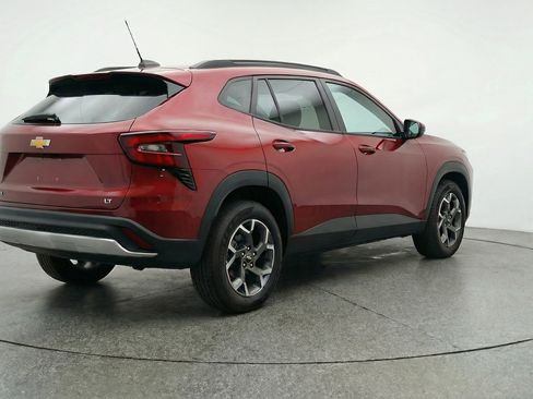 Used 2025 Chevrolet Trax LT FWD image 9