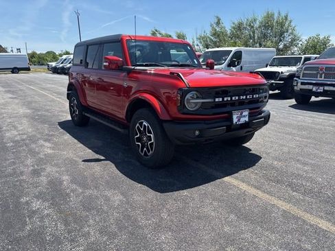 Used 2024 Ford Bronco Outer Banks AWD/4WD image 2