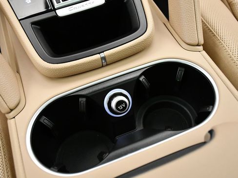 Used 2022 Porsche Cayenne Platinum Edition image 33