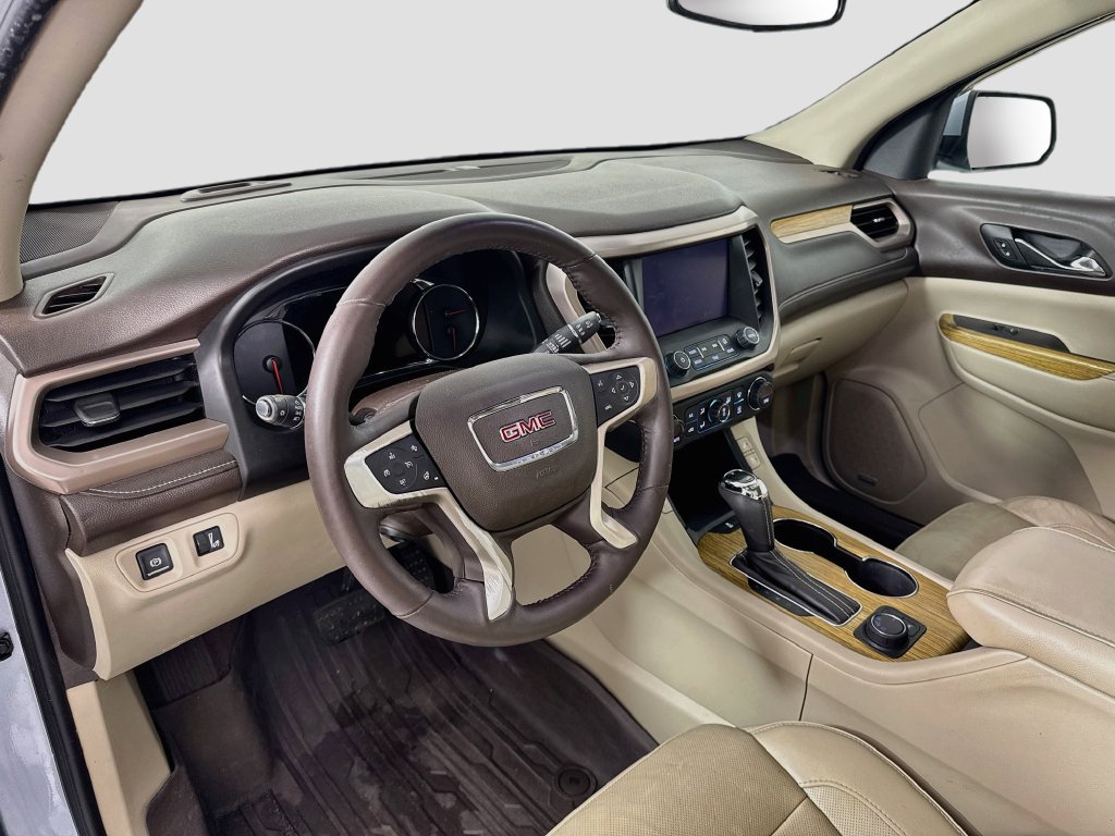 Used 2017 GMC Acadia Denali w/ Technology Package FWD image 9
