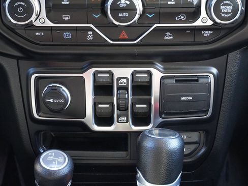 Used 2023 Jeep Wrangler Unlimited image 33