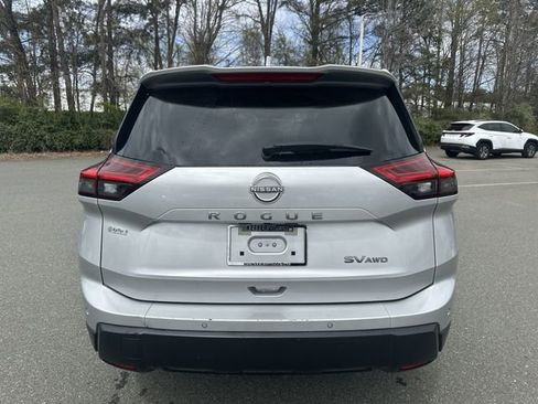 Used 2024 Nissan Rogue SV image 4