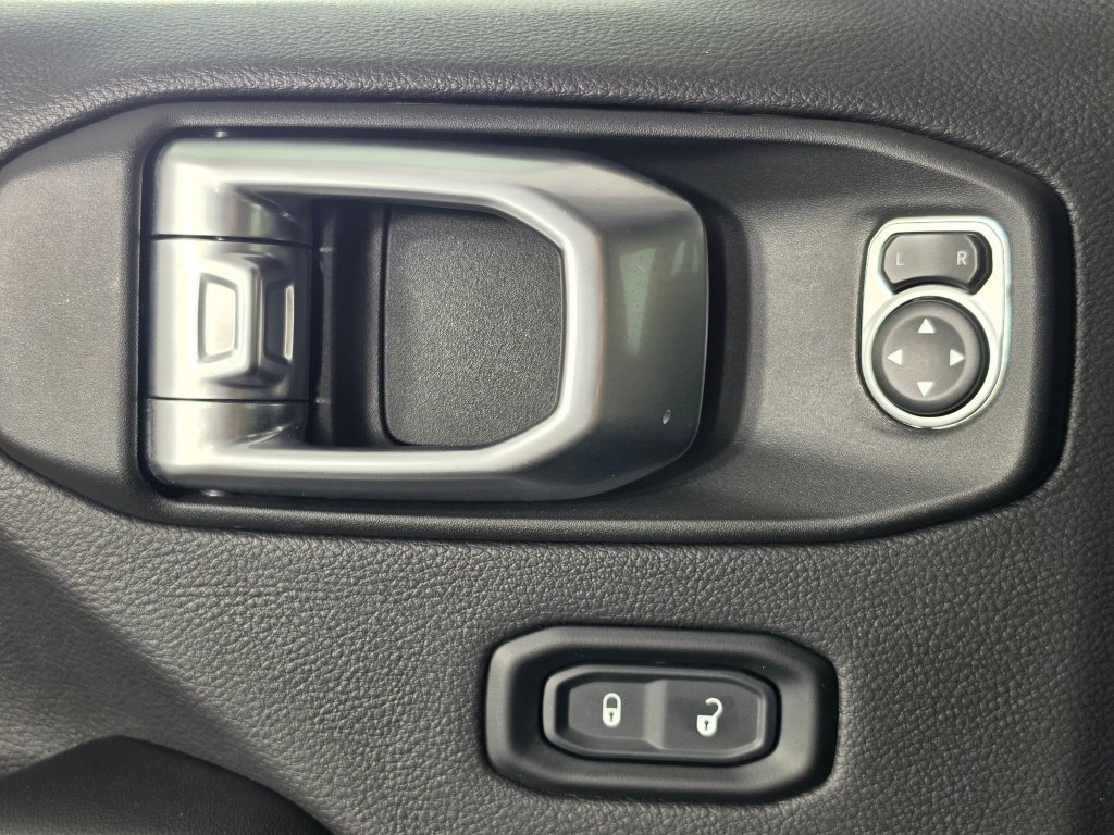 Used 2024 Jeep Wrangler Unlimited Sahara AWD/4WD image 25