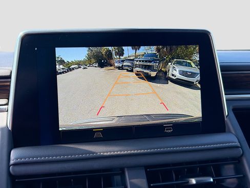 Used 2023 Chevrolet Suburban Premier image 31