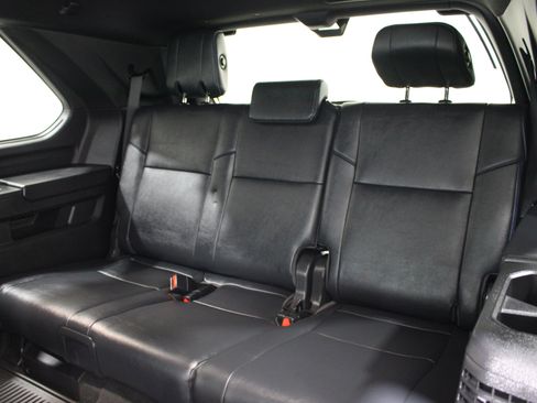 Used 2025 Toyota Sequoia Platinum AWD/4WD image 24