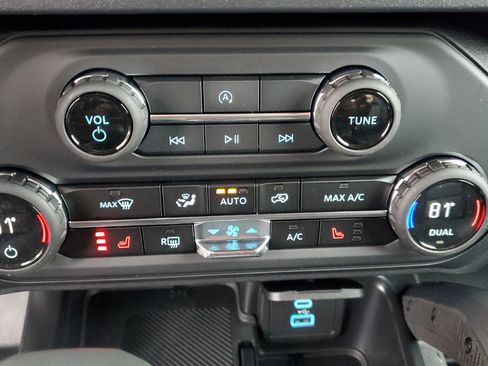 New 2025 Ford Bronco Big Bend w/ Black Diamond Package AWD/4WD image 28