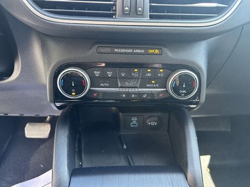 Used 2022 Ford Escape SEL w/ Technology Package image 16