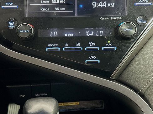 Used 2020 Toyota Camry XSE FWD image 17