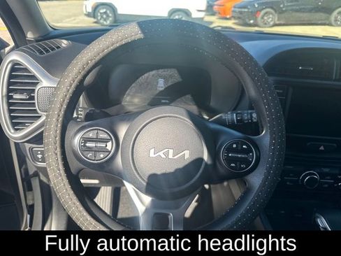 Used 2023 Kia Soul LX w/ LX Technology Package image 8