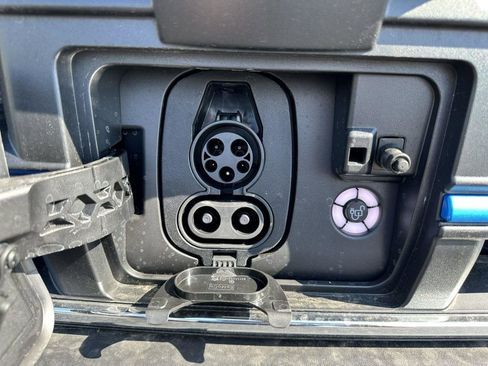 Used 2023 Ford E-Transit Medium Roof image 11