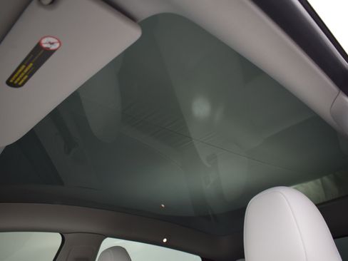 Used 2023 Tesla Model Y Long Range image 22