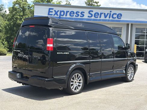 Used 2021 Chevrolet Express 2500 RWD image 12