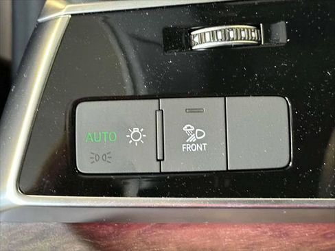 Used 2025 Audi Q8 Premium Plus w/ Premium Plus Package image 8