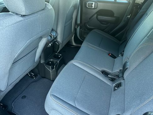 New 2025 Jeep Gladiator Nighthawk image 9