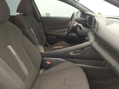 Used 2025 Hyundai Elantra Sport FWD image 21
