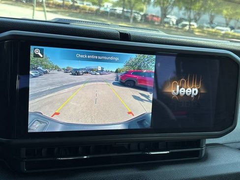 Used 2024 Jeep Gladiator Sport AWD/4WD image 32