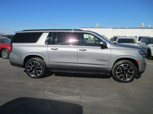 Used 2023 Chevrolet Suburban RST image 3