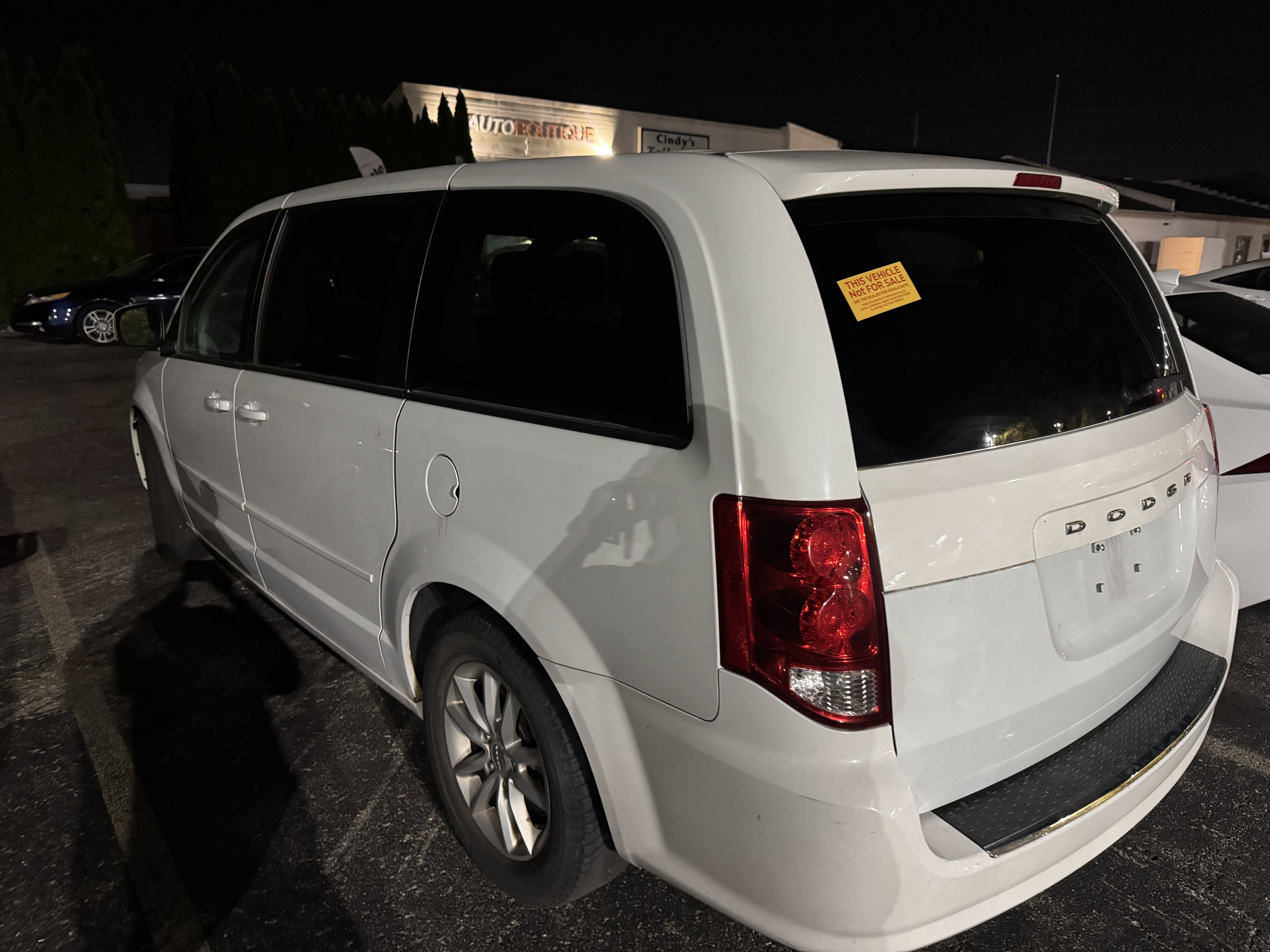 Used 2014 Dodge Grand Caravan SXT FWD image 3