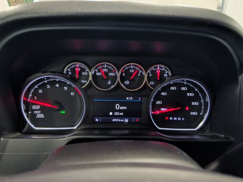 Used 2021 Chevrolet Silverado 1500 LT AWD/4WD image 8