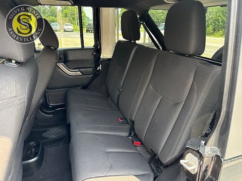 Used 2018 Jeep Wrangler Unlimited Sport S AWD/4WD image 13