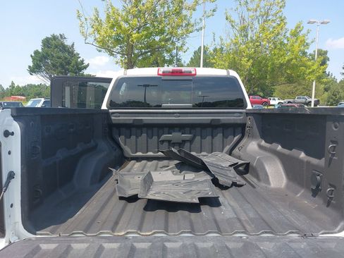 Used 2025 Chevrolet Colorado Z71 w/ Technology Package AWD/4WD image 12