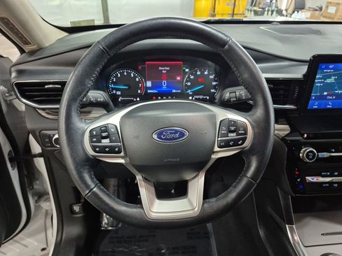 Used 2023 Ford Explorer Limited AWD/4WD image 12