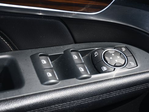 Used 2018 Ford Explorer Limited w/ Equipment Group 301A FWD image 11