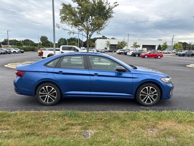 Used 2024 Volkswagen Jetta Sport FWD image 4