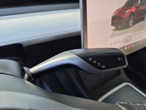 Used 2022 Tesla Model Y Long Range AWD/4WD image 15