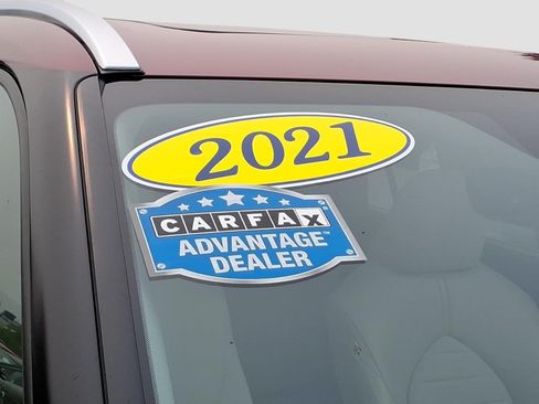 Used 2021 Toyota Highlander XLE AWD/4WD image 9