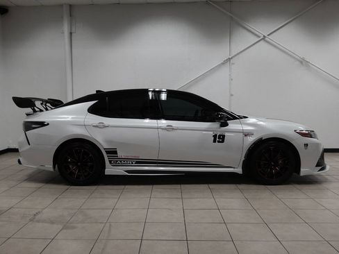 Used 2019 Toyota Camry XSE image 19