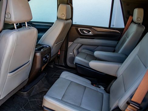 Used 2021 Chevrolet Tahoe LT w/ LT Signature Package image 25